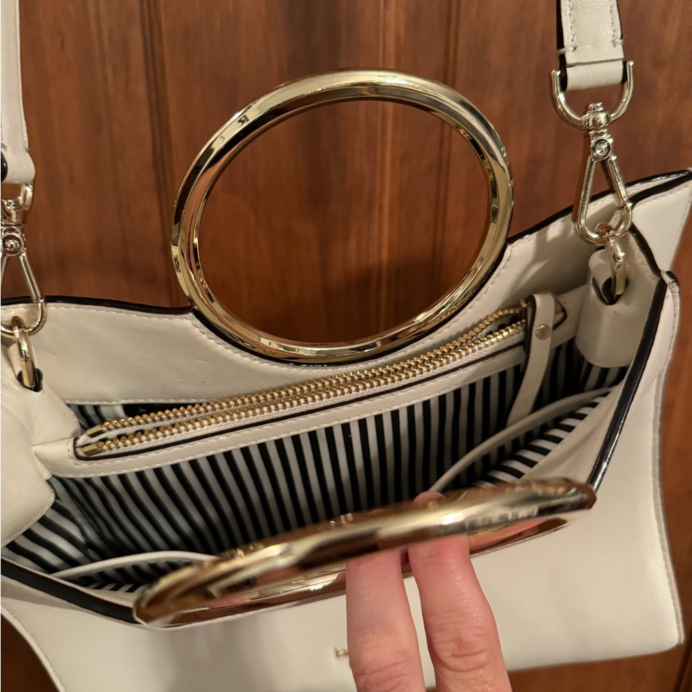 Kate Spade small bag with removable long strap. - Picture 3 of 6
